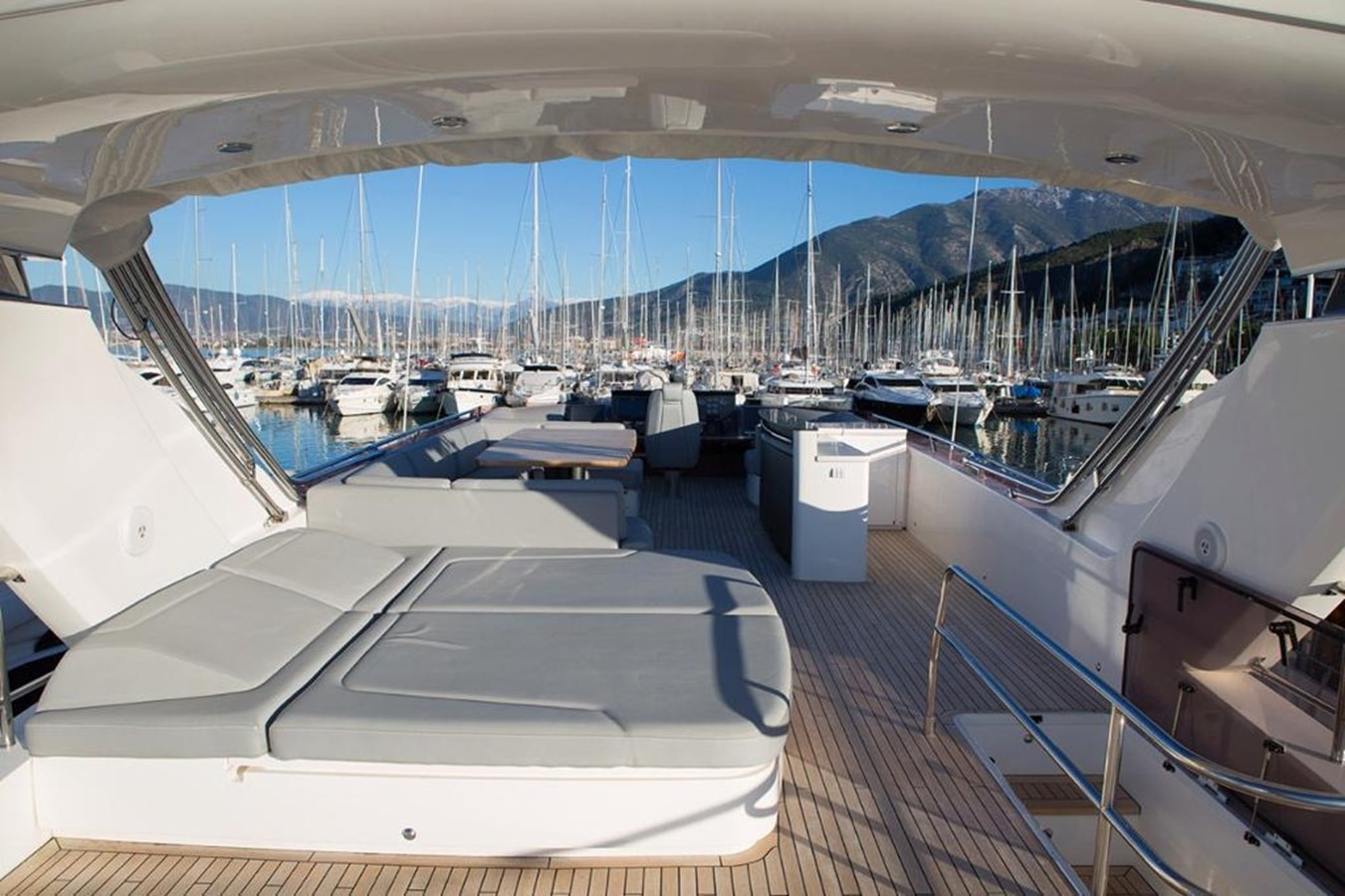 https://arconyachts.ams3.digitaloceanspaces.com/85309/conversions/large_4448127-optimize.jpg