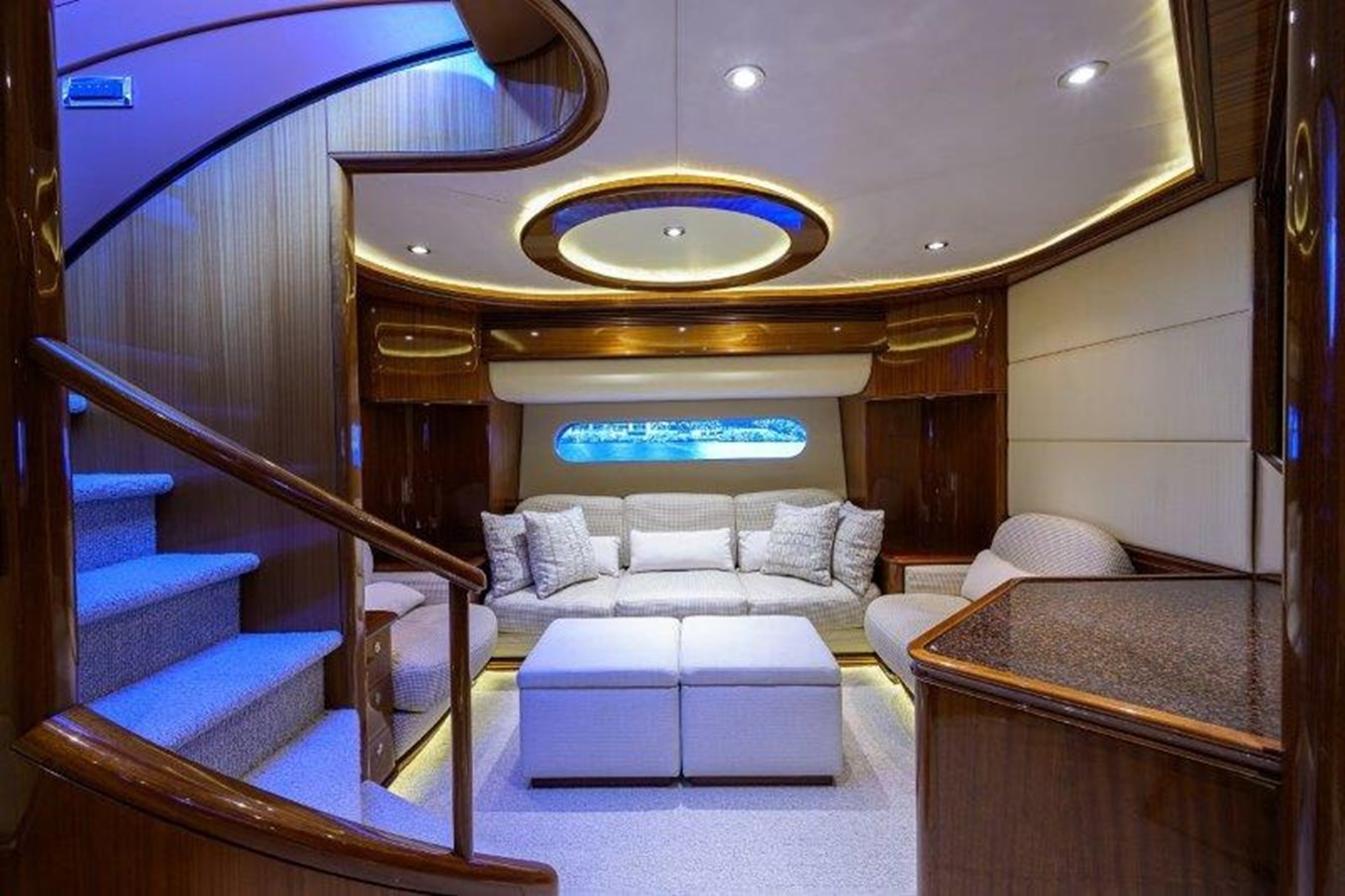 https://arconyachts.ams3.digitaloceanspaces.com/85310/conversions/large_4772773-optimize.jpg
