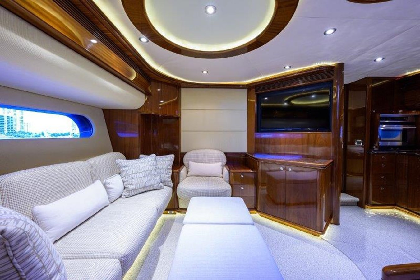 https://arconyachts.ams3.digitaloceanspaces.com/85313/conversions/large_4772774-optimize.jpg