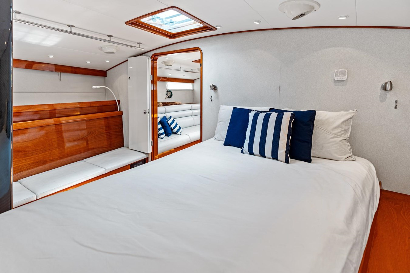 https://arconyachts.ams3.digitaloceanspaces.com/85334/conversions/large_4646602-optimize.jpg