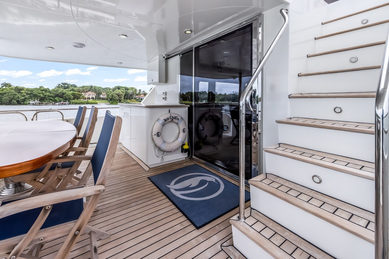 https://arconyachts.ams3.digitaloceanspaces.com/85364/conversions/large_4832775-optimize.jpg