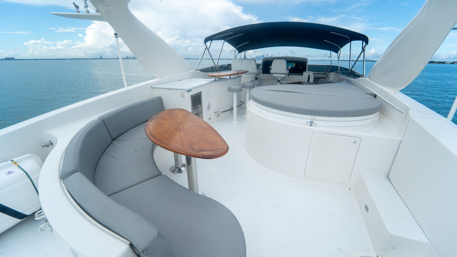 https://arconyachts.ams3.digitaloceanspaces.com/85365/conversions/large_4824641-optimize.jpg