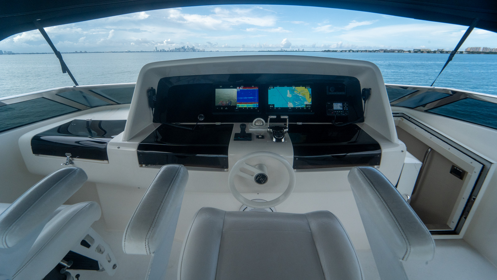 https://arconyachts.ams3.digitaloceanspaces.com/85376/conversions/large_4824644-optimize.jpg