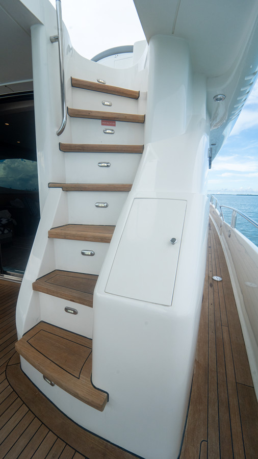 https://arconyachts.ams3.digitaloceanspaces.com/85411/conversions/large_4824654-optimize.jpg