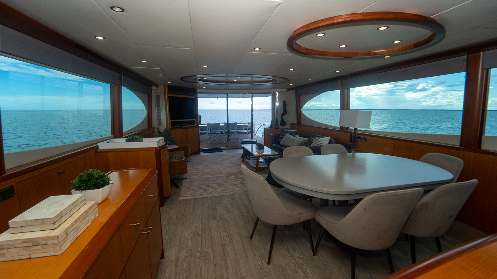 https://arconyachts.ams3.digitaloceanspaces.com/85423/conversions/large_4824658-optimize.jpg