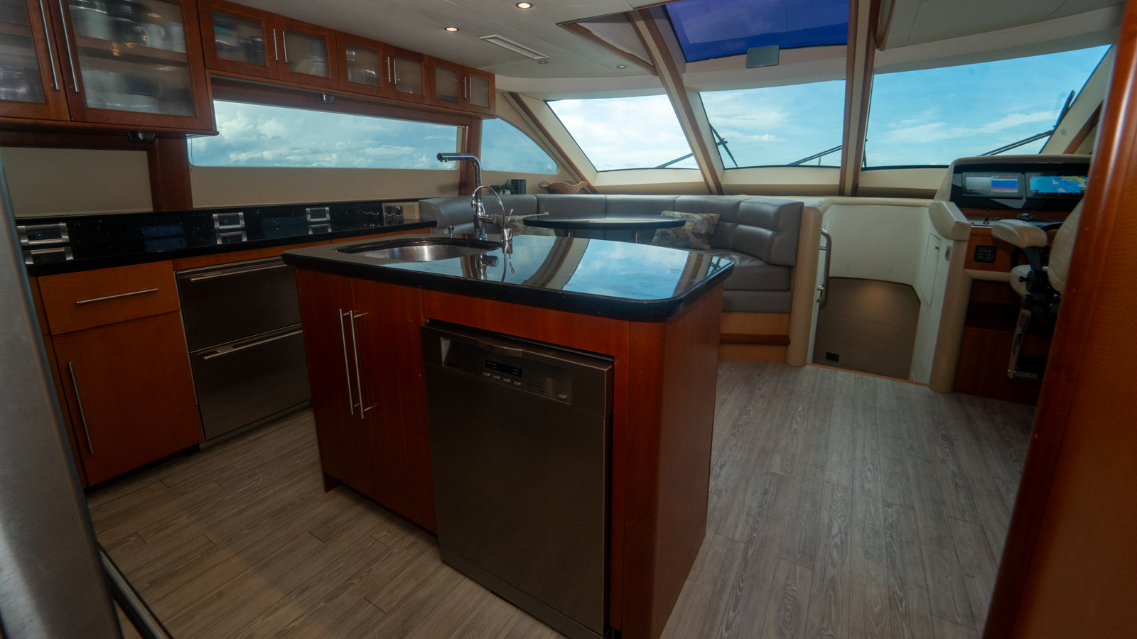 https://arconyachts.ams3.digitaloceanspaces.com/85427/conversions/large_4824659-optimize.jpg