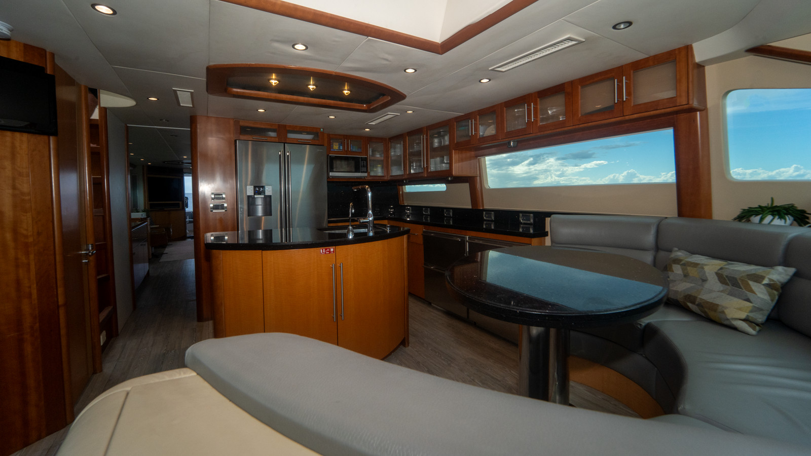 https://arconyachts.ams3.digitaloceanspaces.com/85433/conversions/large_4824661-optimize.jpg