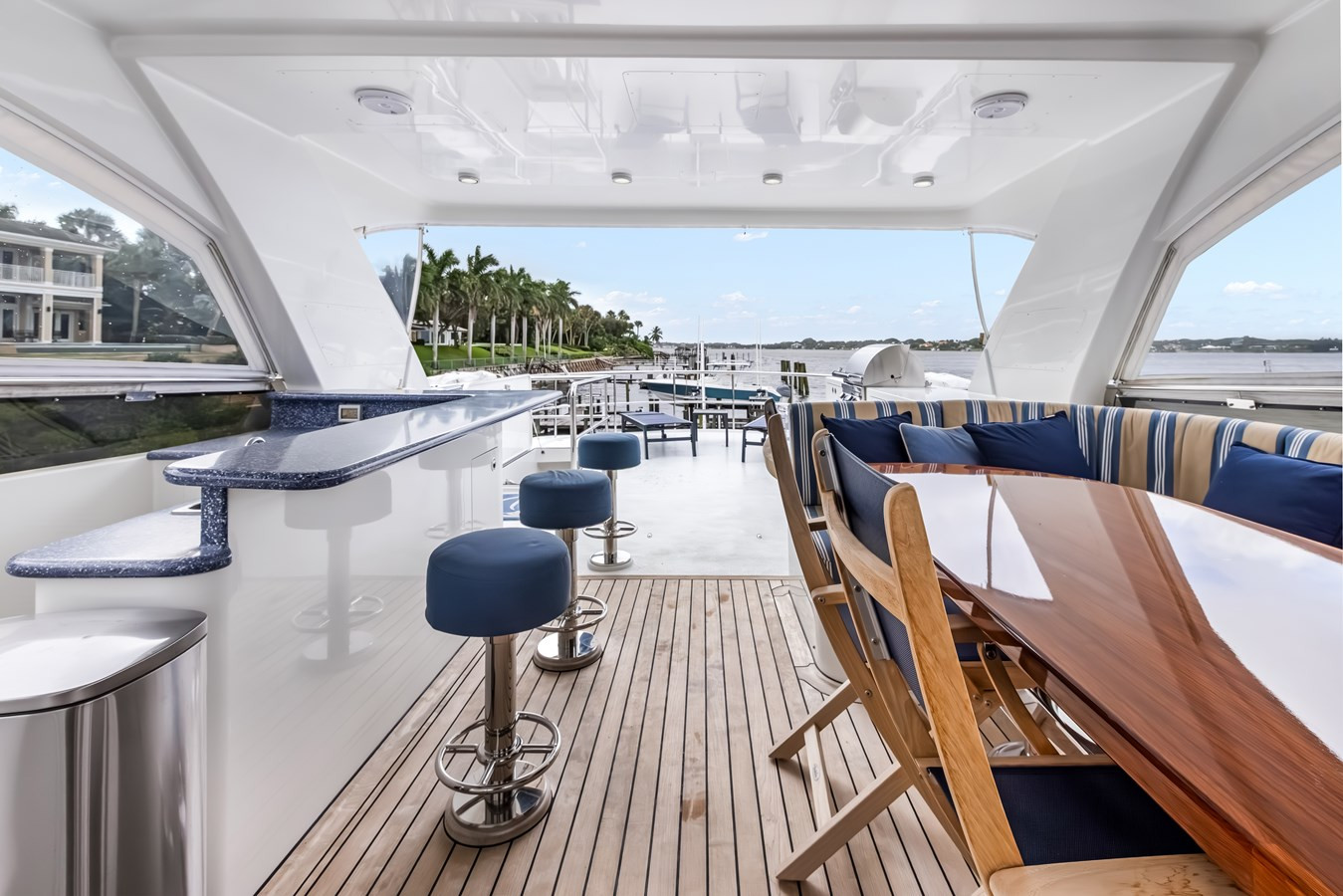 https://arconyachts.ams3.digitaloceanspaces.com/85462/conversions/large_4832815-optimize.jpg