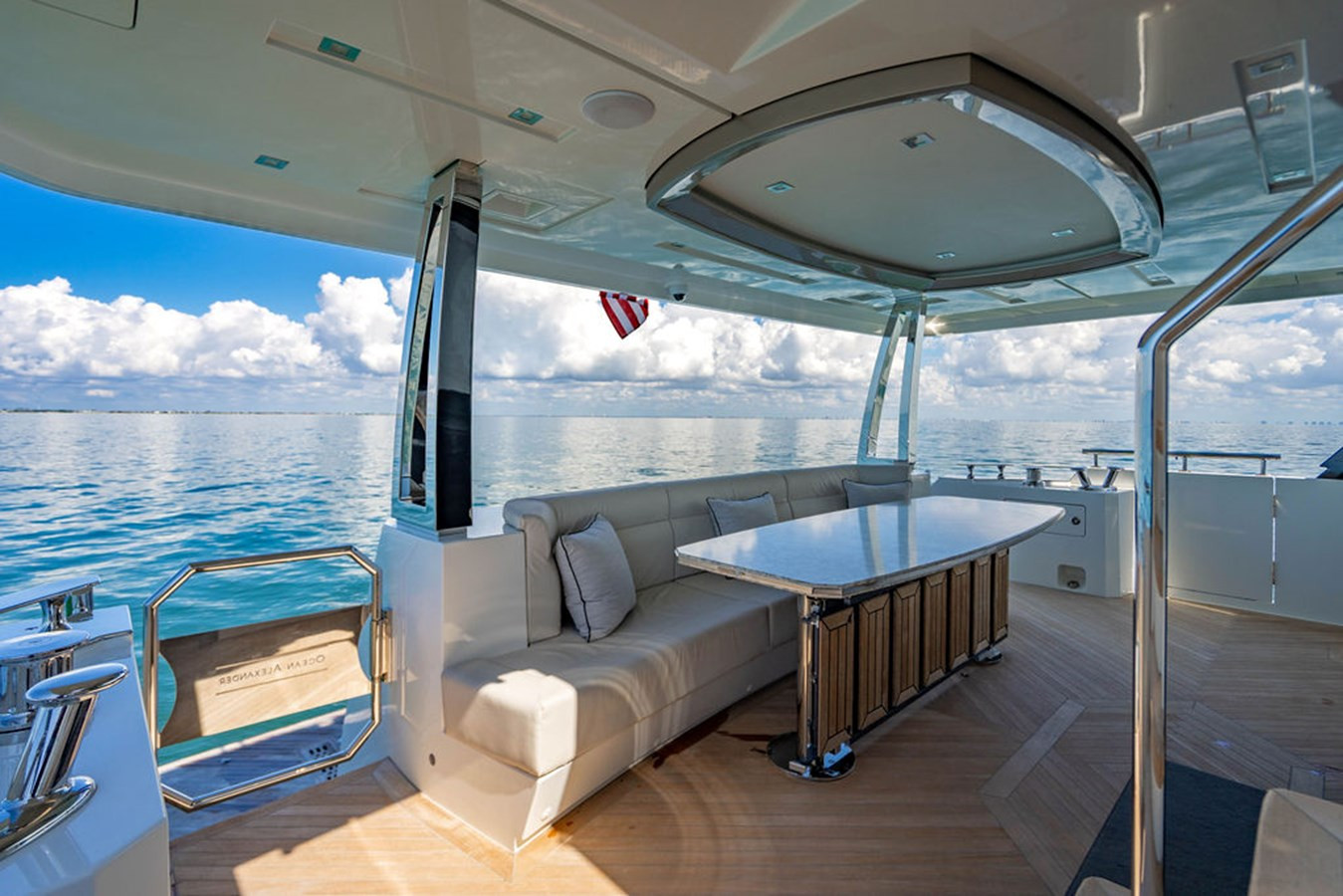 https://arconyachts.ams3.digitaloceanspaces.com/85464/conversions/large_4848069-optimize.jpg
