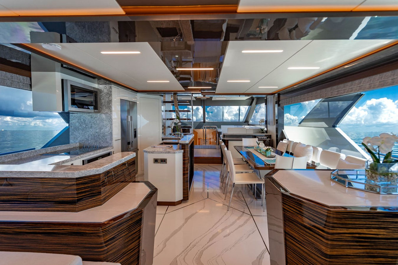 https://arconyachts.ams3.digitaloceanspaces.com/85475/conversions/large_4848073-optimize.jpg