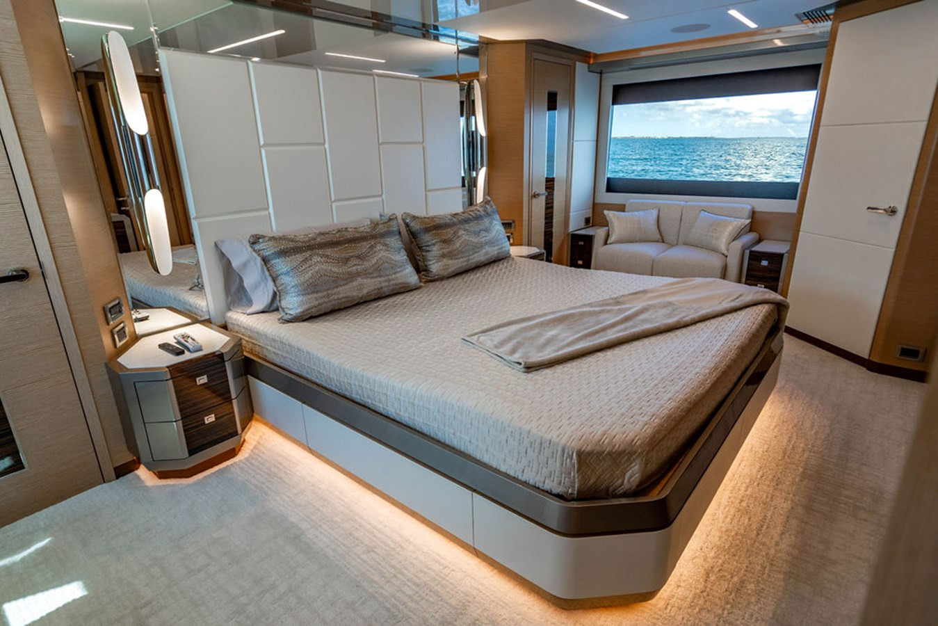 https://arconyachts.ams3.digitaloceanspaces.com/85503/conversions/large_4848084-optimize.jpg