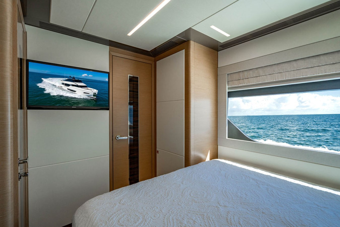 https://arconyachts.ams3.digitaloceanspaces.com/85539/conversions/large_4848100-optimize.jpg