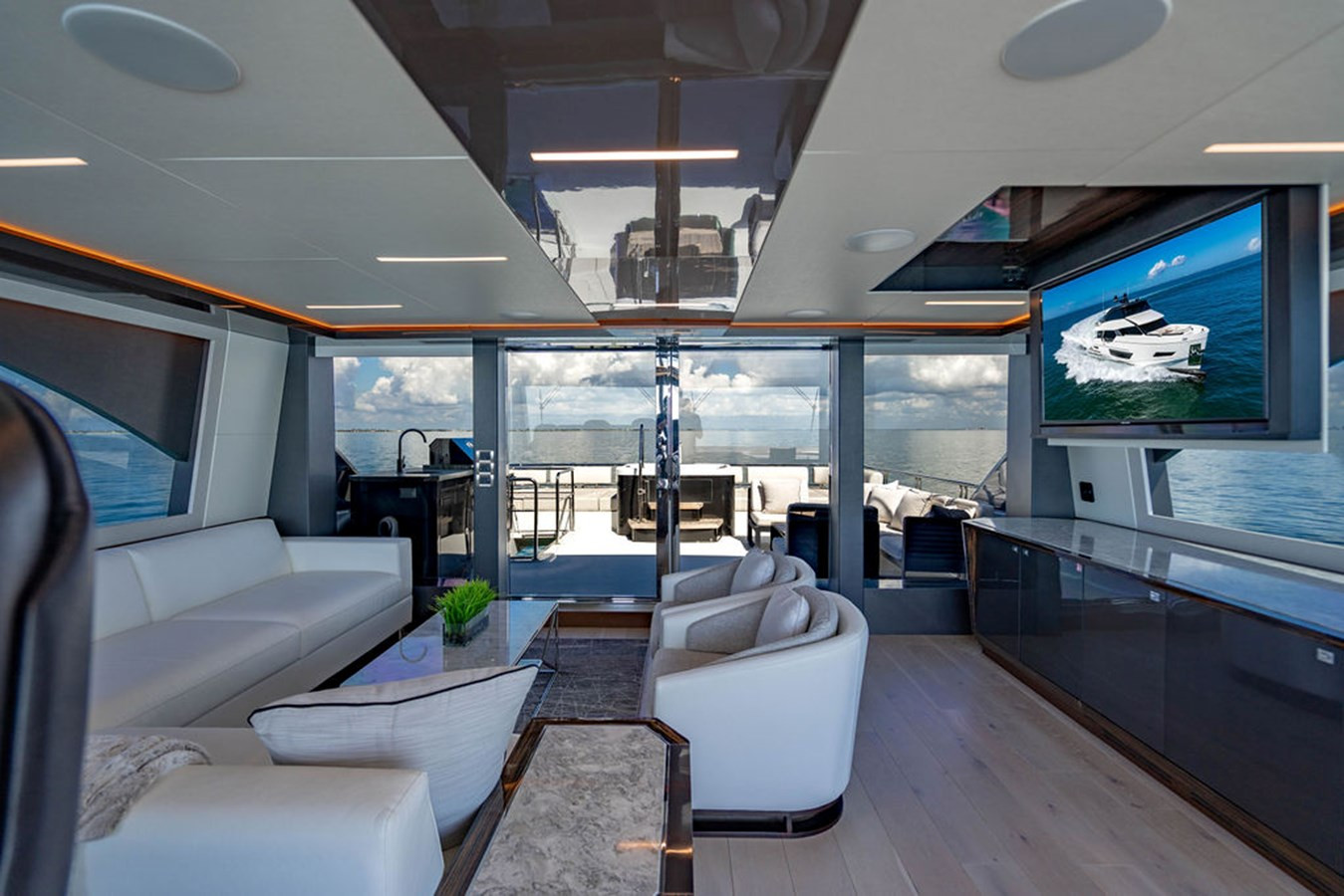https://arconyachts.ams3.digitaloceanspaces.com/85550/conversions/large_4848104-optimize.jpg