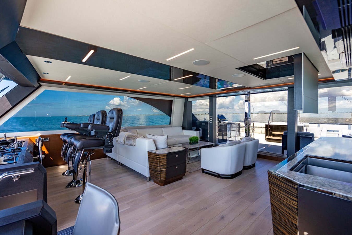 https://arconyachts.ams3.digitaloceanspaces.com/85552/conversions/large_4848105-optimize.jpg