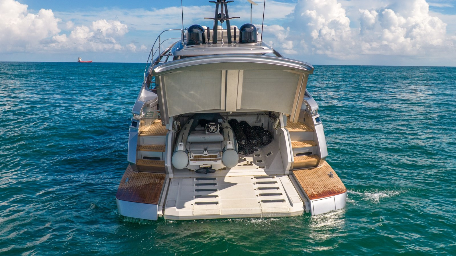 https://arconyachts.ams3.digitaloceanspaces.com/85562/conversions/large_4856860-optimize.jpg