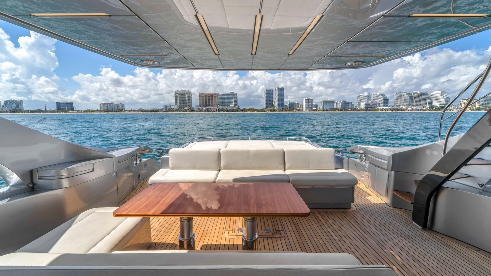https://arconyachts.ams3.digitaloceanspaces.com/85567/conversions/large_4856862-optimize.jpg