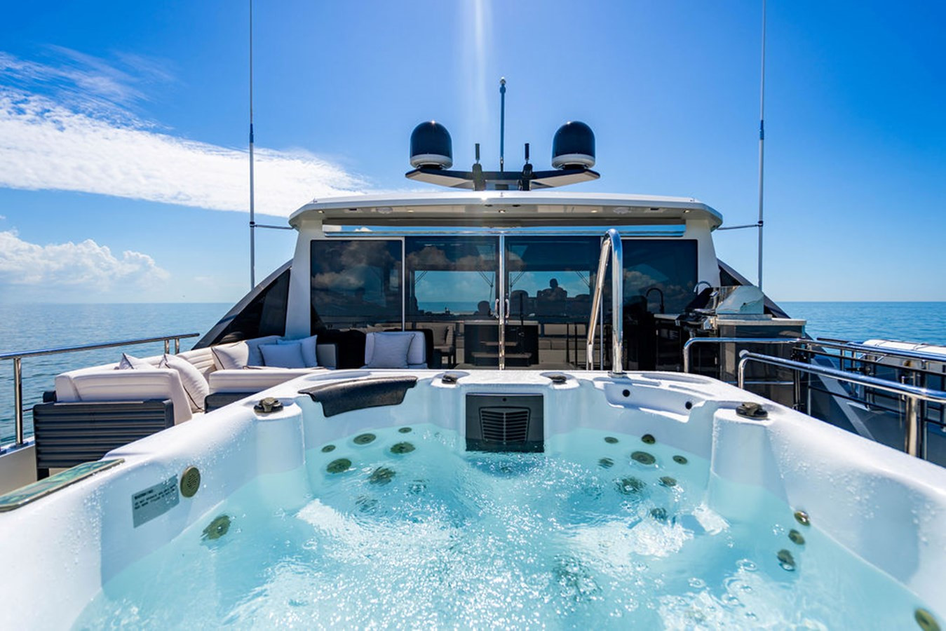 https://arconyachts.ams3.digitaloceanspaces.com/85581/conversions/large_4848120-optimize.jpg