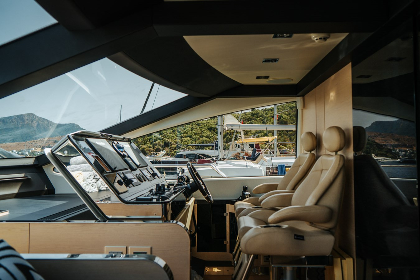 https://arconyachts.ams3.digitaloceanspaces.com/85652/conversions/large_4000665-optimize.jpg