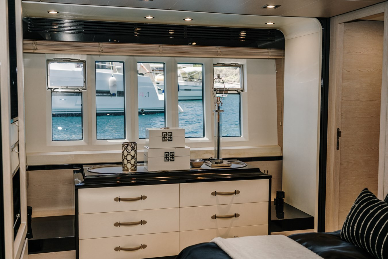 https://arconyachts.ams3.digitaloceanspaces.com/85662/conversions/large_4000669-optimize.jpg