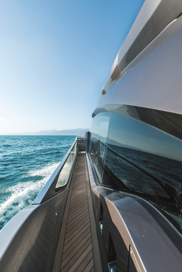 https://arconyachts.ams3.digitaloceanspaces.com/85700/conversions/large_4610368-optimize.jpg