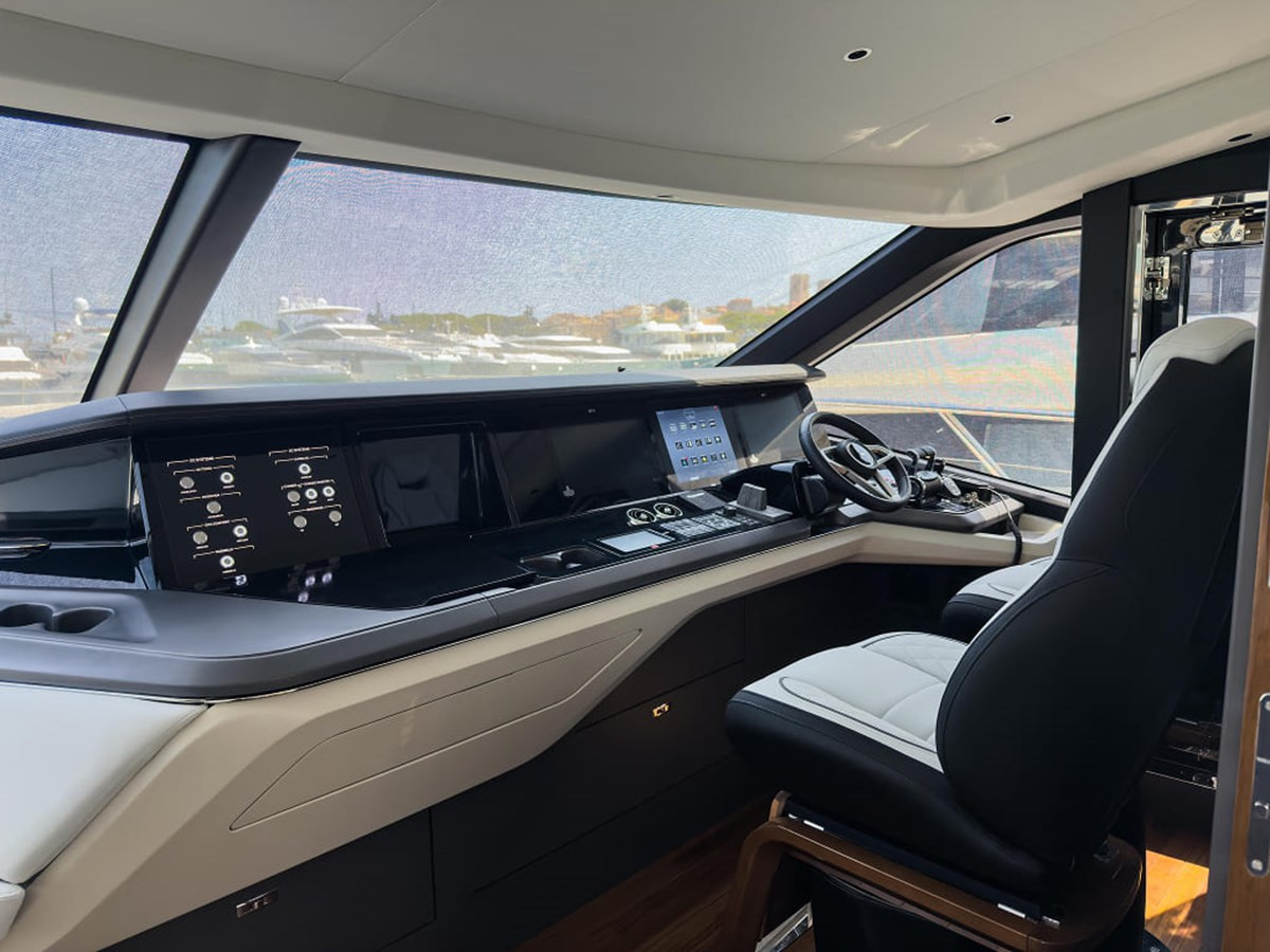 https://arconyachts.ams3.digitaloceanspaces.com/85712/conversions/large_4810227-optimize.jpg