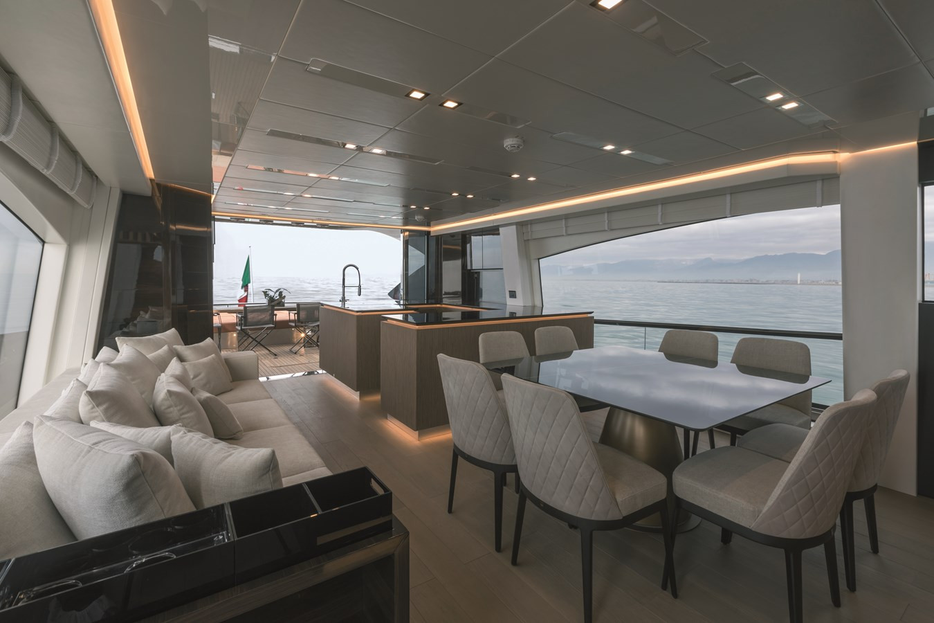 https://arconyachts.ams3.digitaloceanspaces.com/85717/conversions/large_4610399-optimize.jpg
