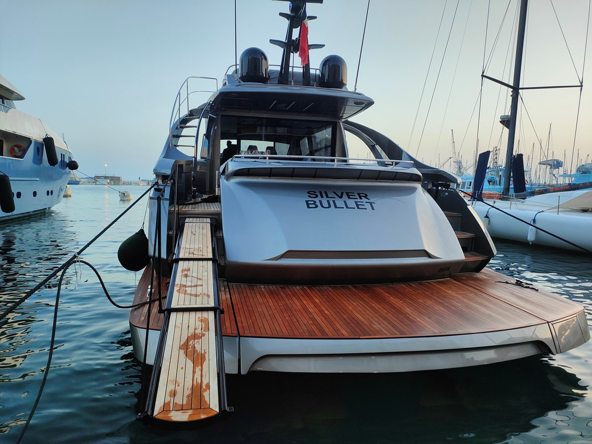 https://arconyachts.ams3.digitaloceanspaces.com/85792/conversions/large_4144114-optimize.jpg