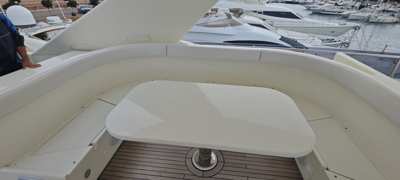 https://arconyachts.ams3.digitaloceanspaces.com/85793/conversions/large_4045998-optimize.jpg
