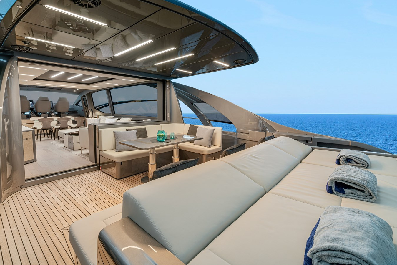 https://arconyachts.ams3.digitaloceanspaces.com/85801/conversions/large_4221043-optimize.jpg