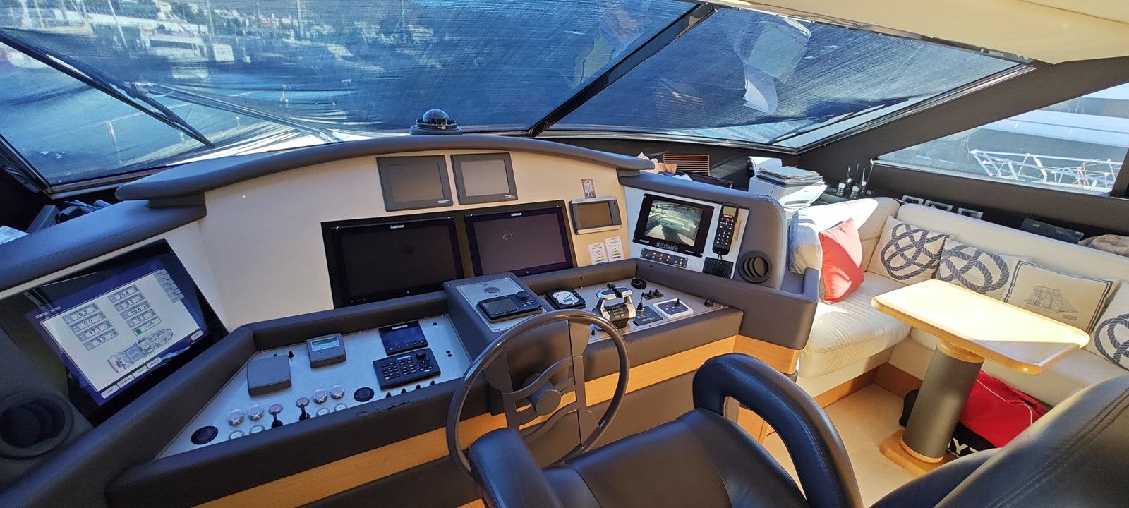 https://arconyachts.ams3.digitaloceanspaces.com/85805/conversions/large_4046002-optimize.jpg