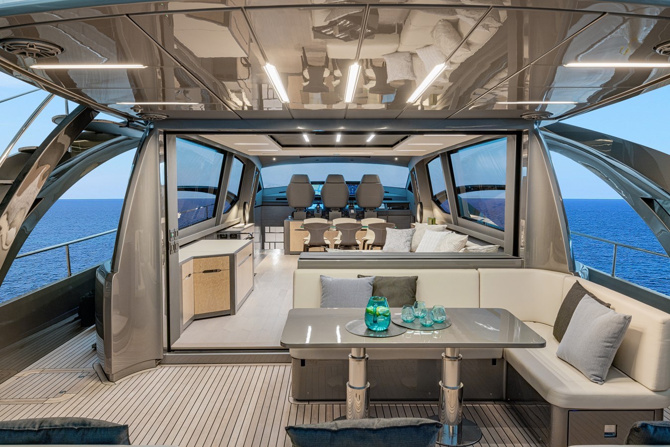 https://arconyachts.ams3.digitaloceanspaces.com/85807/conversions/large_4221045-optimize.jpg
