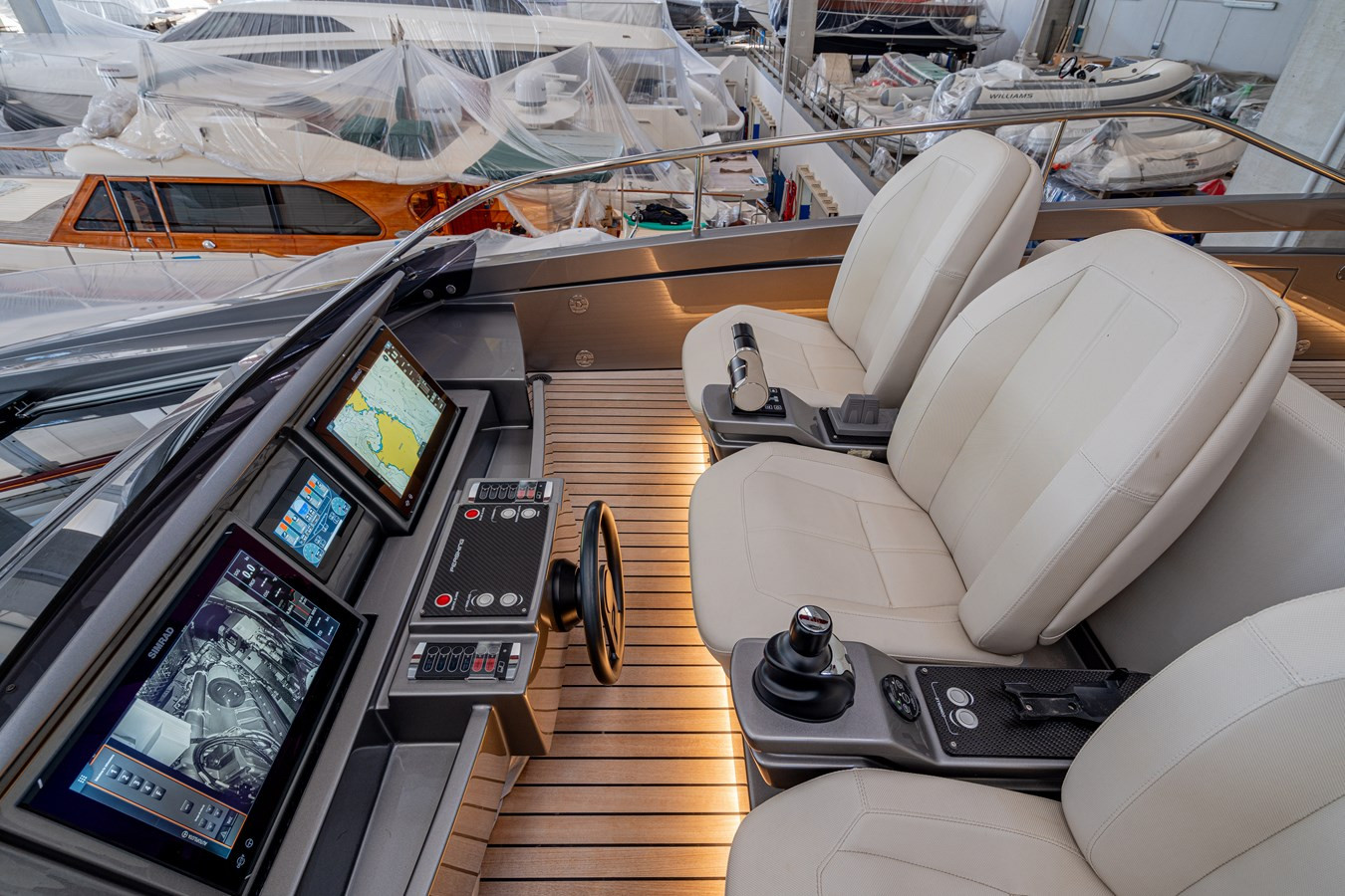 https://arconyachts.ams3.digitaloceanspaces.com/85813/conversions/large_4221047-optimize.jpg