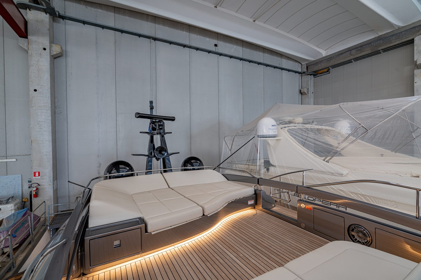 https://arconyachts.ams3.digitaloceanspaces.com/85816/conversions/large_4221048-optimize.jpg