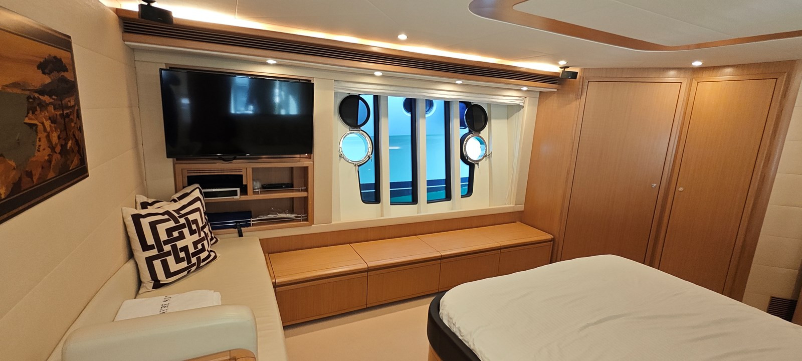 https://arconyachts.ams3.digitaloceanspaces.com/85825/conversions/large_4046009-optimize.jpg