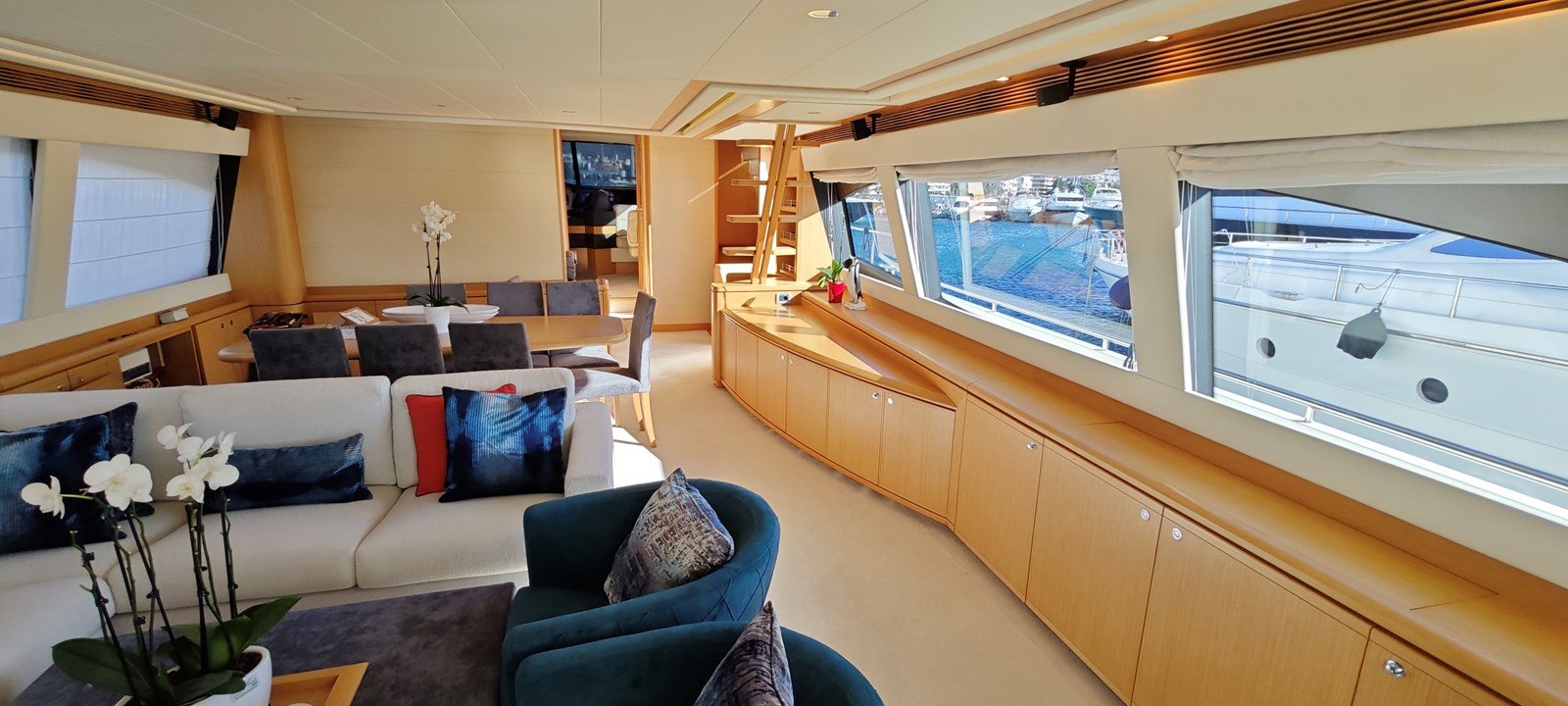 https://arconyachts.ams3.digitaloceanspaces.com/85846/conversions/large_4046016-optimize.jpg