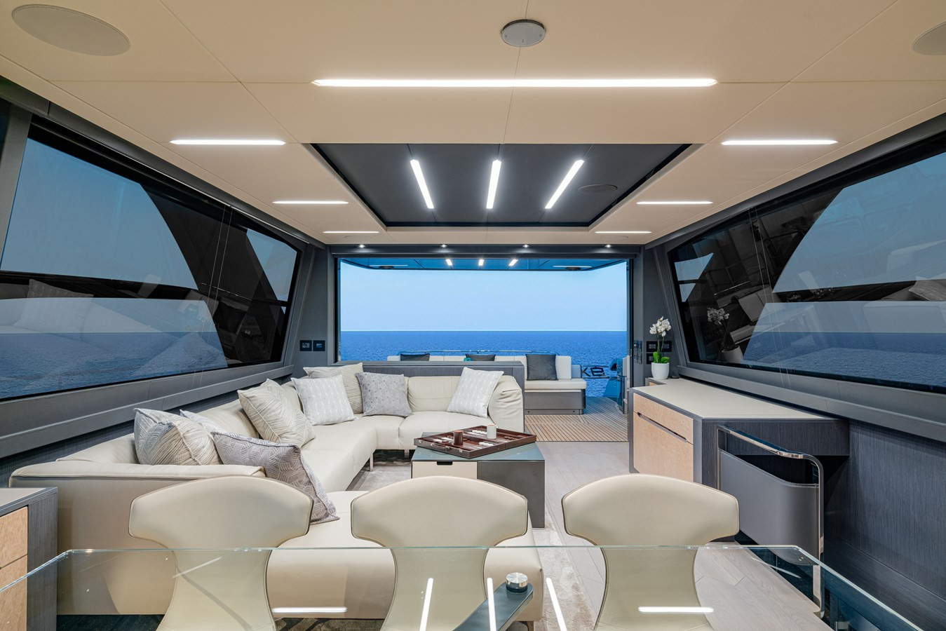 https://arconyachts.ams3.digitaloceanspaces.com/85879/conversions/large_4221090-optimize.jpg