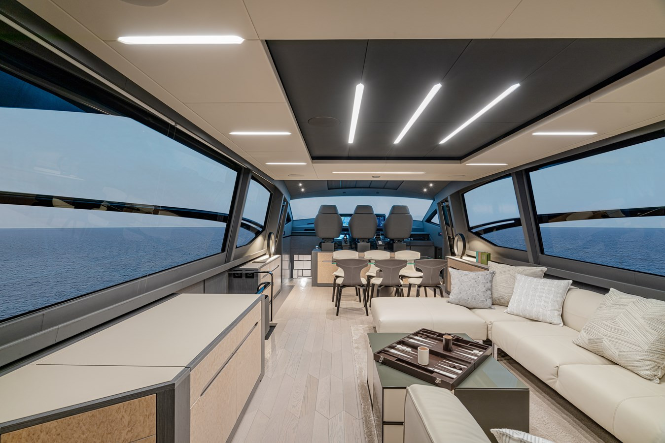 https://arconyachts.ams3.digitaloceanspaces.com/85884/conversions/large_4221092-optimize.jpg