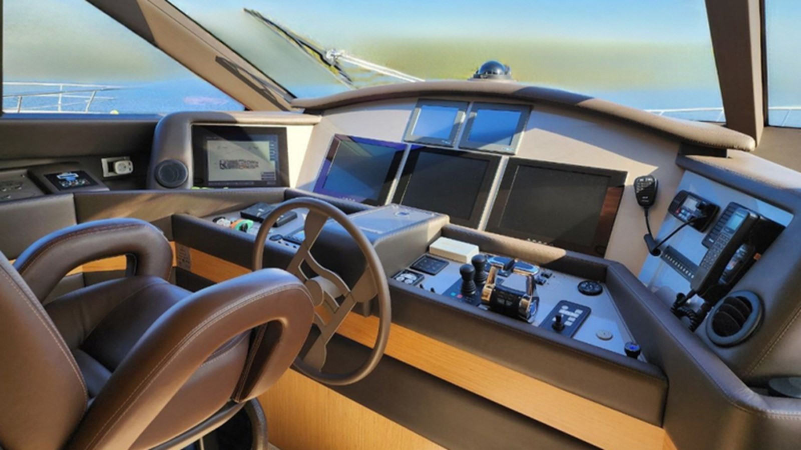 https://arconyachts.ams3.digitaloceanspaces.com/85902/conversions/large_4447334-optimize.jpg