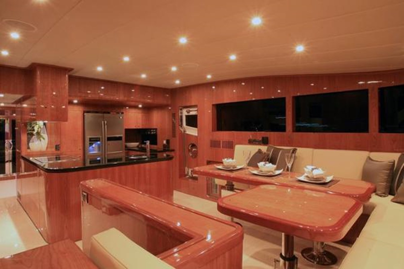 https://arconyachts.ams3.digitaloceanspaces.com/85936/conversions/large_4559177-optimize.jpg