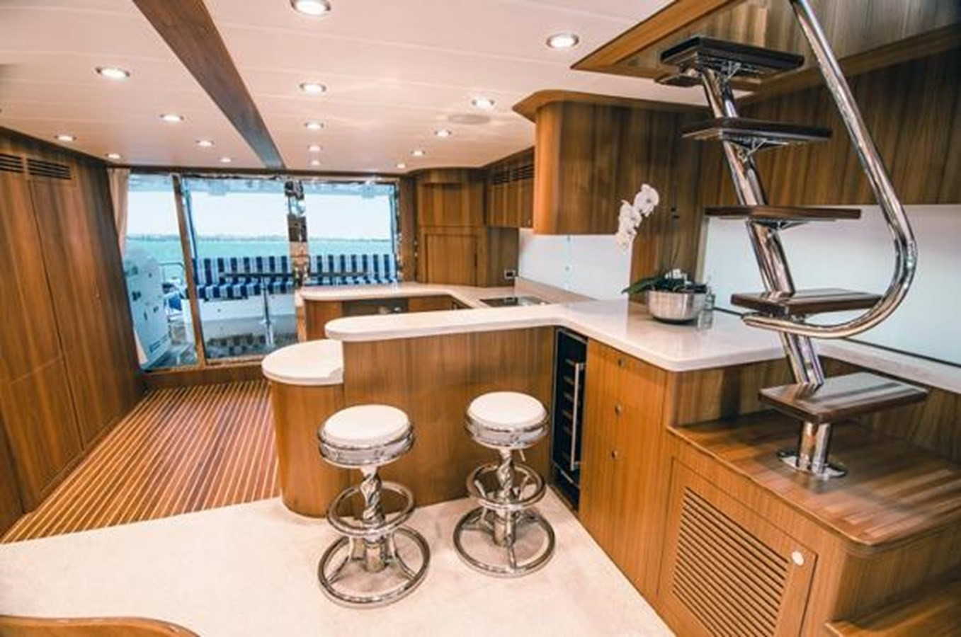 https://arconyachts.ams3.digitaloceanspaces.com/85942/conversions/large_4559193-optimize.jpg