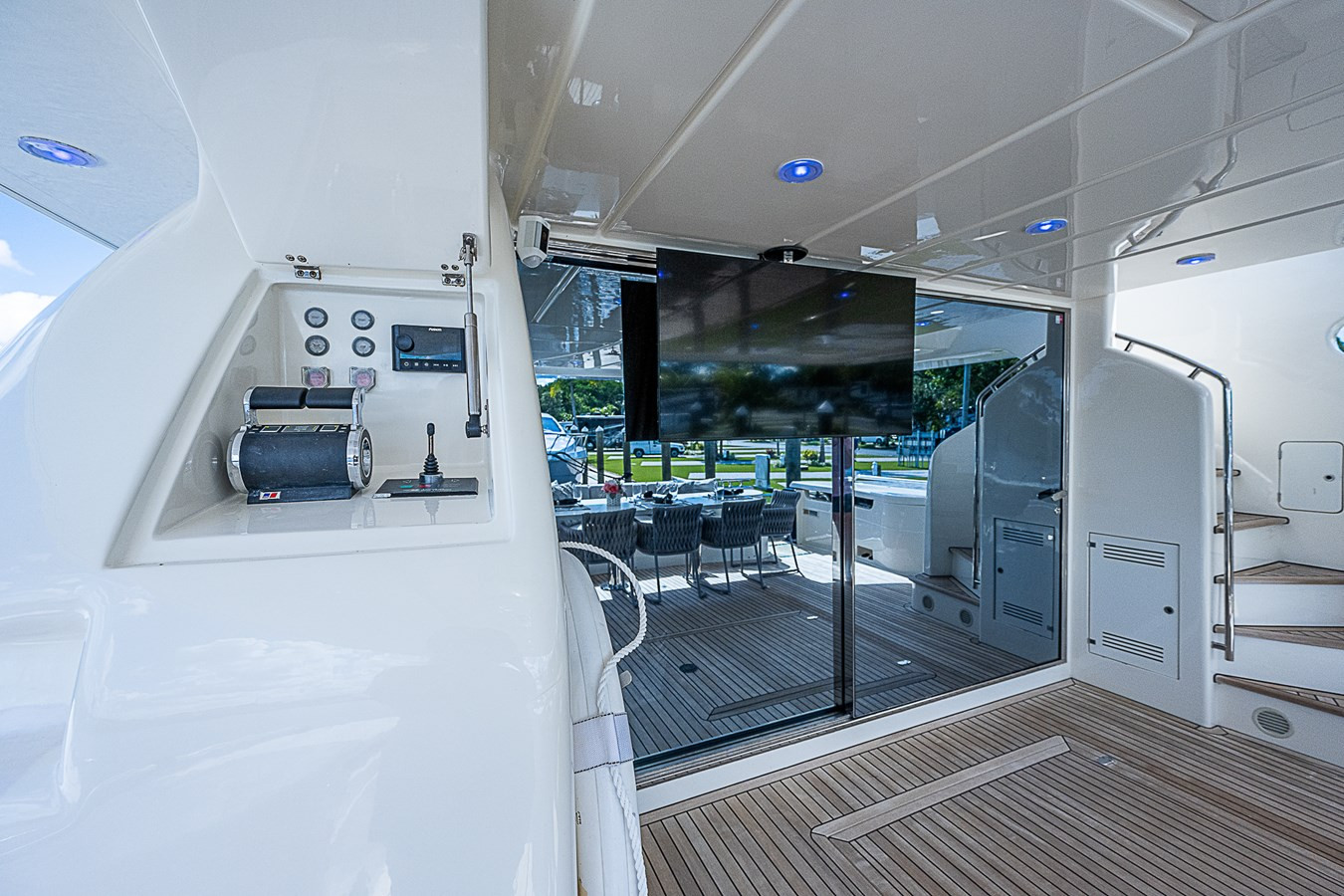 https://arconyachts.ams3.digitaloceanspaces.com/86065/conversions/large_4594340-optimize.jpg
