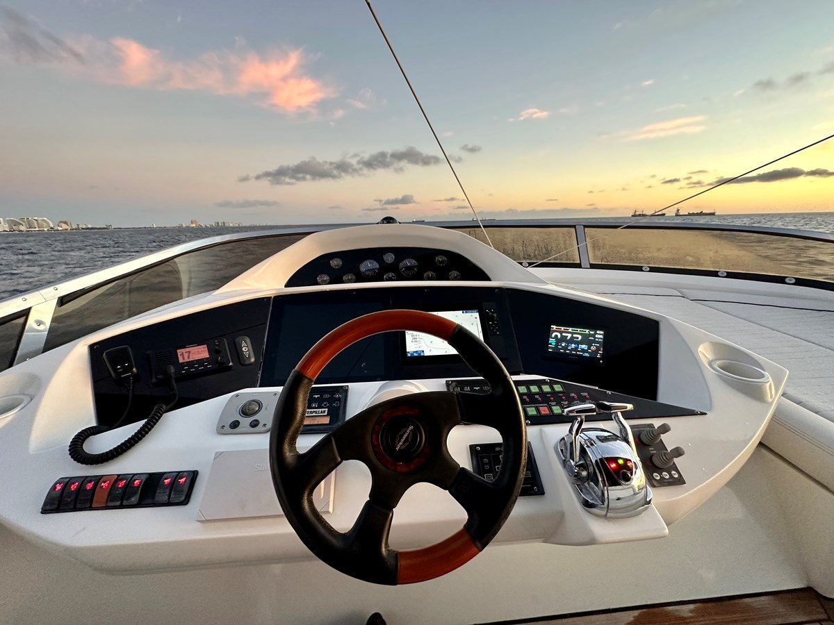 https://arconyachts.ams3.digitaloceanspaces.com/86105/conversions/large_3705477-optimize.jpg