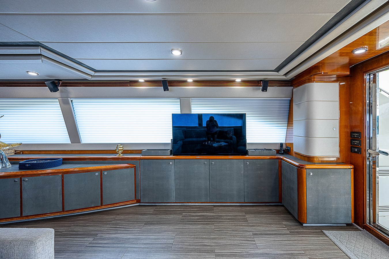 https://arconyachts.ams3.digitaloceanspaces.com/86151/conversions/large_4594369-optimize.jpg