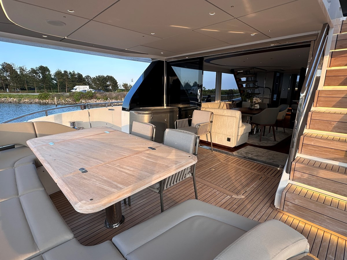 https://arconyachts.ams3.digitaloceanspaces.com/86194/conversions/large_4678698-optimize.jpg