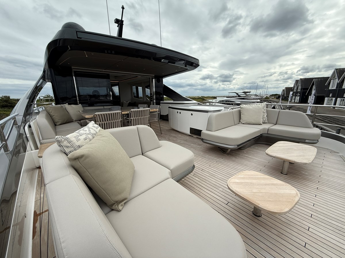 https://arconyachts.ams3.digitaloceanspaces.com/86214/conversions/large_4678704-optimize.jpg
