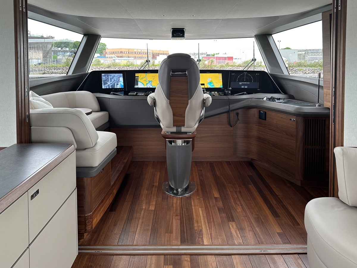 https://arconyachts.ams3.digitaloceanspaces.com/86238/conversions/large_4678717-optimize.jpg