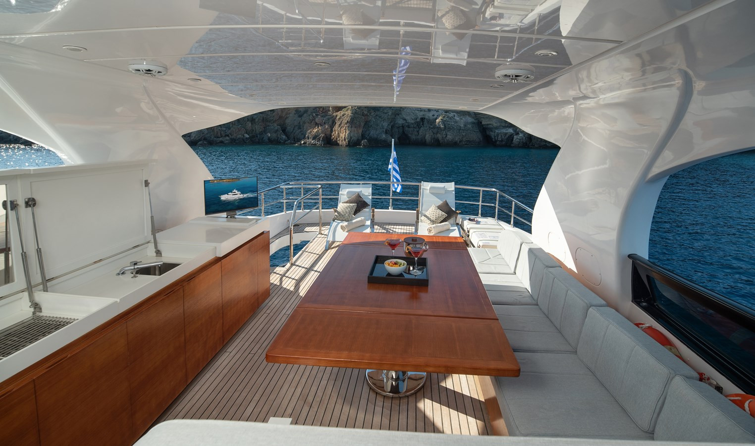 https://arconyachts.ams3.digitaloceanspaces.com/86259/conversions/large_4796378-optimize.jpg