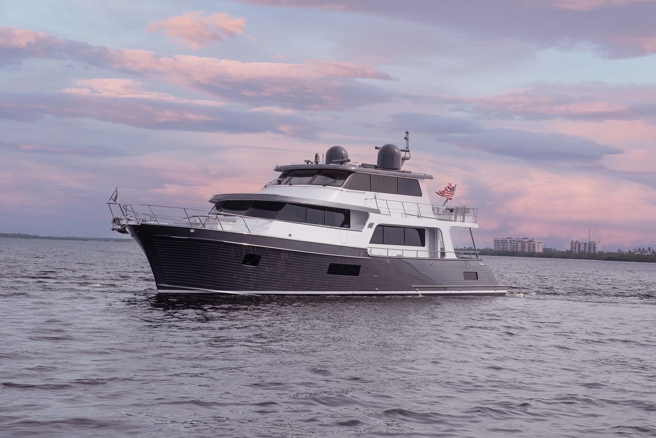 https://arconyachts.ams3.digitaloceanspaces.com/86271/conversions/large_4624399-optimize.jpg