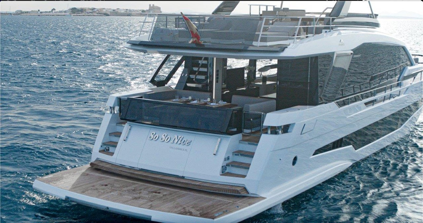 https://arconyachts.ams3.digitaloceanspaces.com/86293/conversions/large_3059721-optimize.jpg