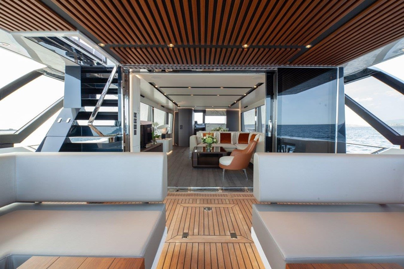 https://arconyachts.ams3.digitaloceanspaces.com/86314/conversions/large_3059709-optimize.jpg